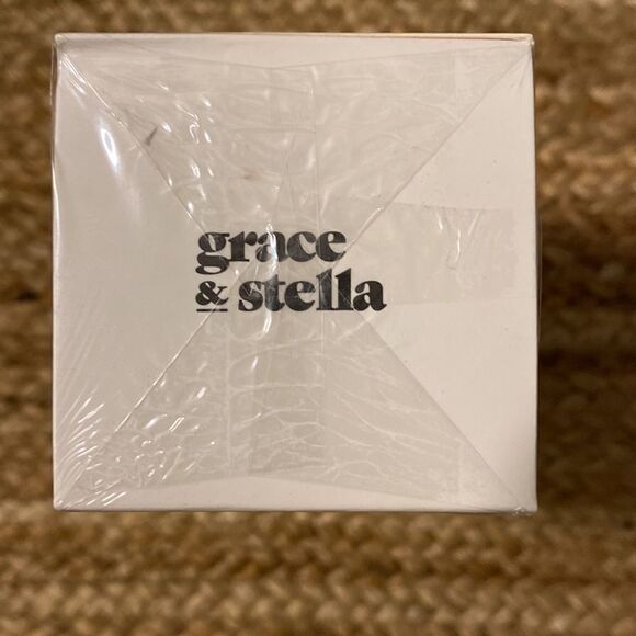 Grace & Stella Spray all day. Rose Spray 8fl oz. - Picture 4 of 5